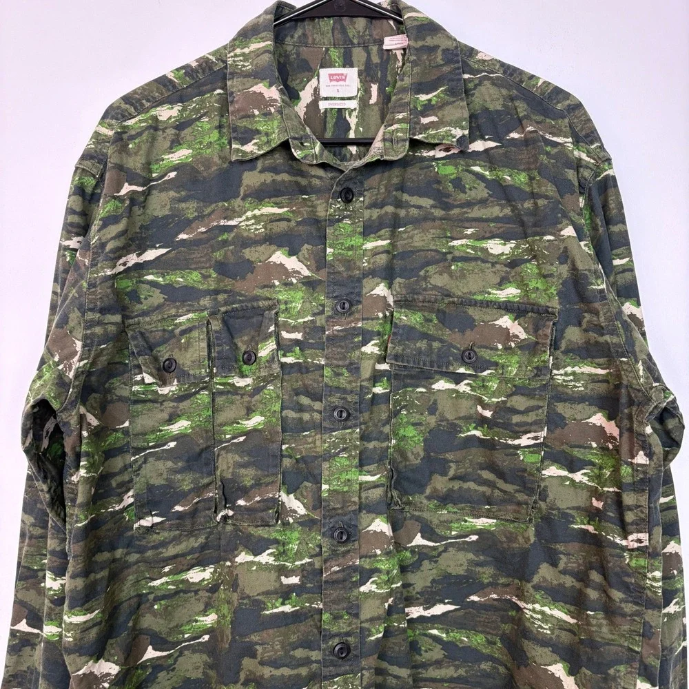 Levis Men Oversized Camo Button Up Shirt Sz Small Green Utility Hunting Tactical